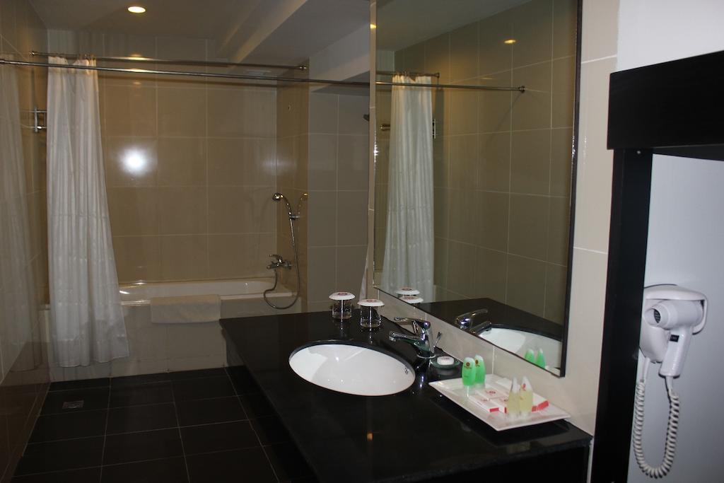 Hakaya Plaza Hotel Balikpapan  Bagian luar foto