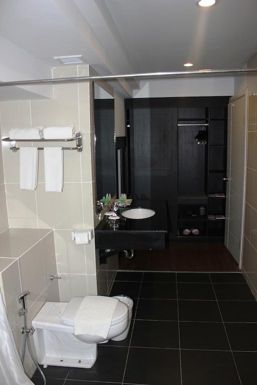 Hakaya Plaza Hotel Balikpapan  Bagian luar foto